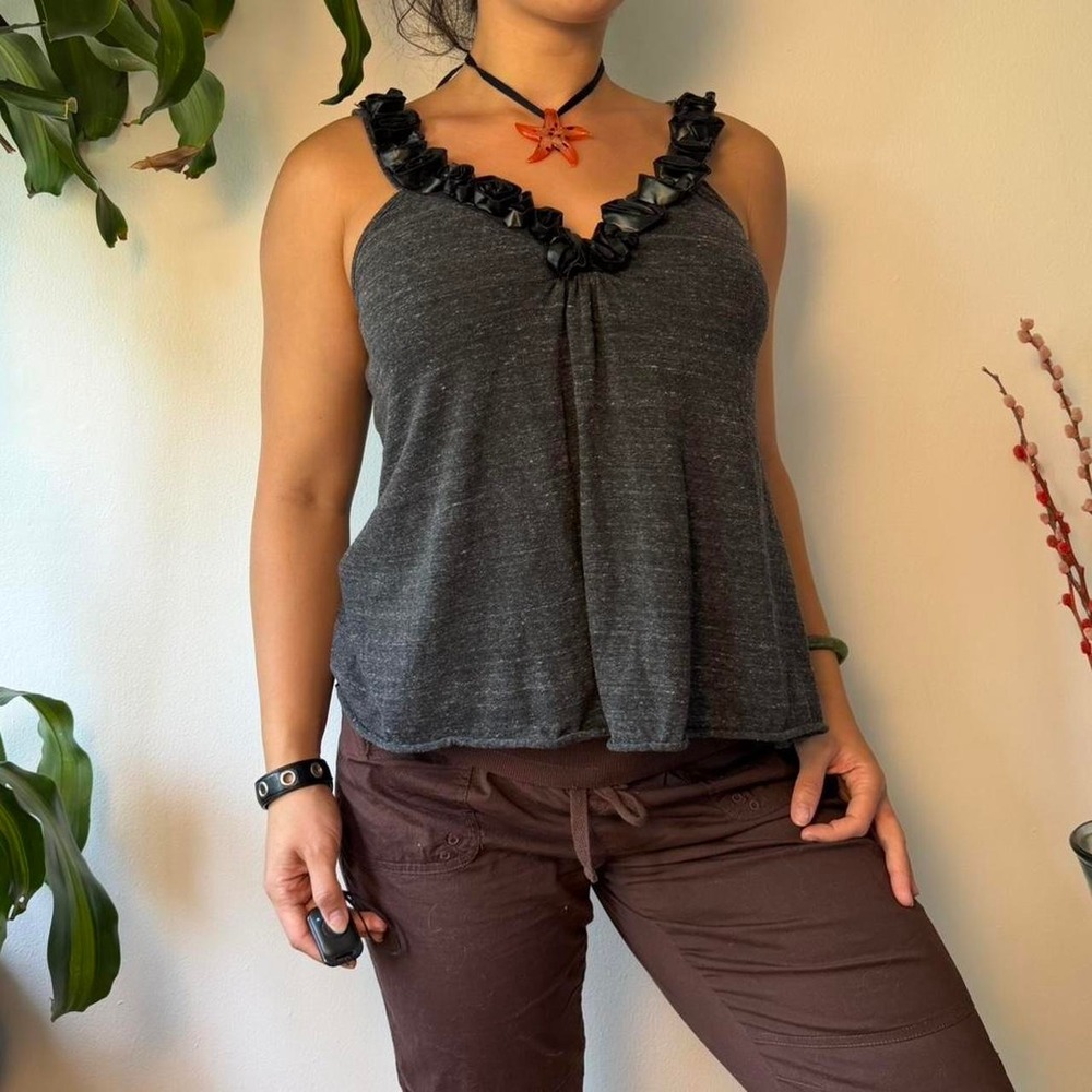 Wet Seal Grey Floral Rosette V Neck Tank Top XL Y2K Whimsygoth Indie Sleaze